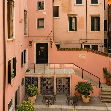 Palazzo Dei Mori 3* البندقية